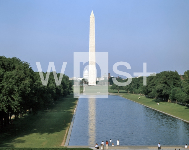 MILLS Robert｜リンカーン記念館より望むリフレクティング・プールとワシントン記念塔