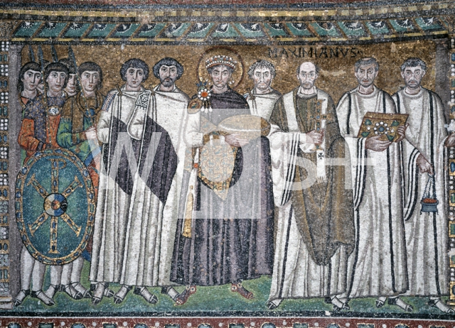 BYZANTINE ART｜ラヴェンナの大司教マクシミアヌスを伴う皇帝ユスティニアヌス1世