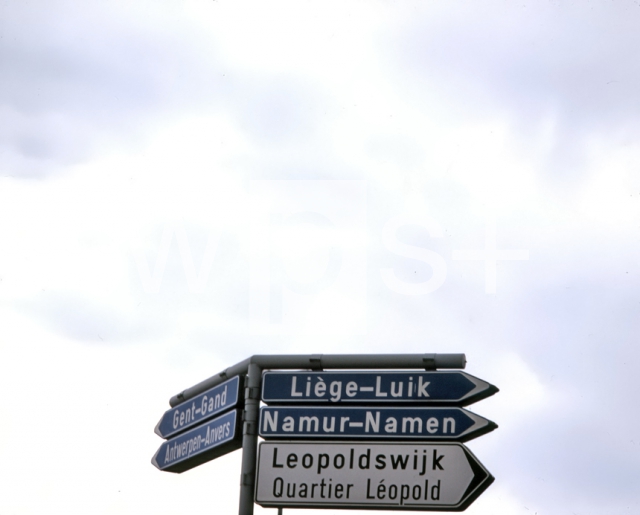 ｜ブリュッセルのフラマン語とワロン語の道路標識