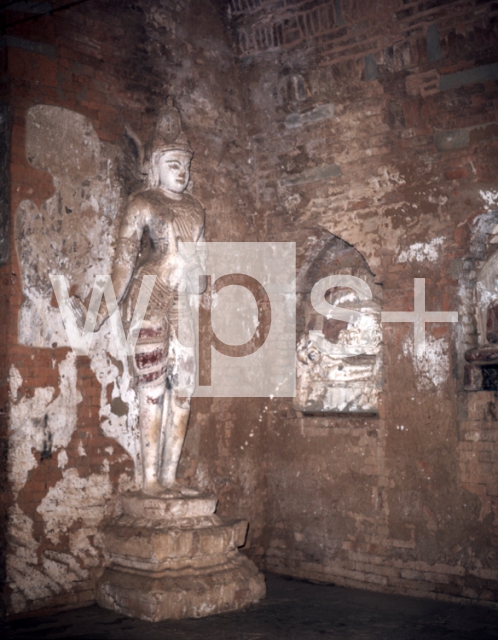 ｜パガン遺跡、ナンパヤ寺院の釈迦立像