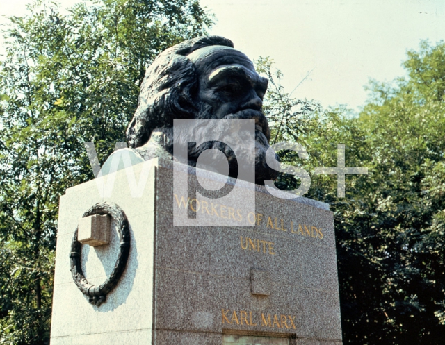 ｜マルクスの墓碑