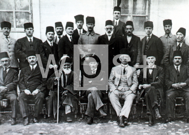 ｜シヴァス会議のアタテュルク、1919年