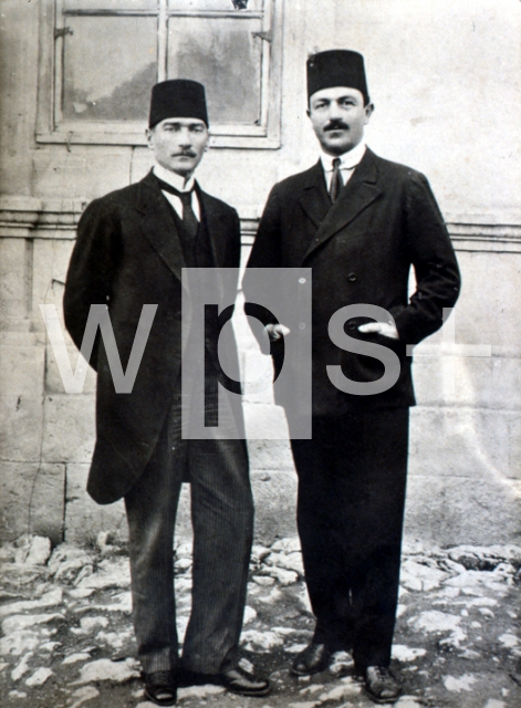 ｜シヴァス会議に於けるアタテュルクとラウフ・オルバイ、1919年