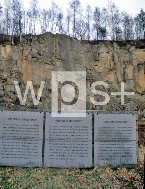 ｜マウトハウゼン強制収容所の落下傘兵の碑板