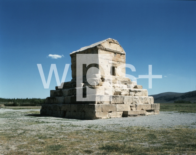 ｜パサルガダエに立つキュロス2世の墳墓