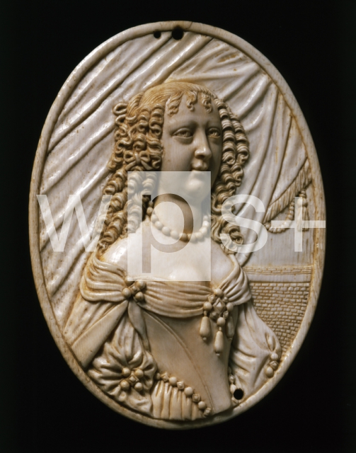 ｜王女を描写したメダル