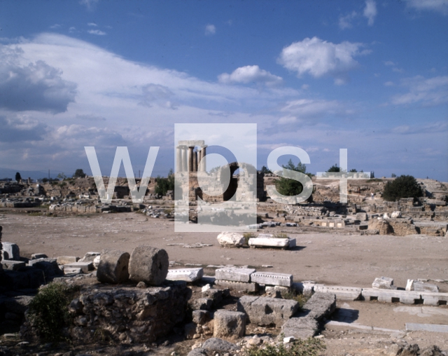 ｜アポローン神殿とプロピュライアより望む北西ストア