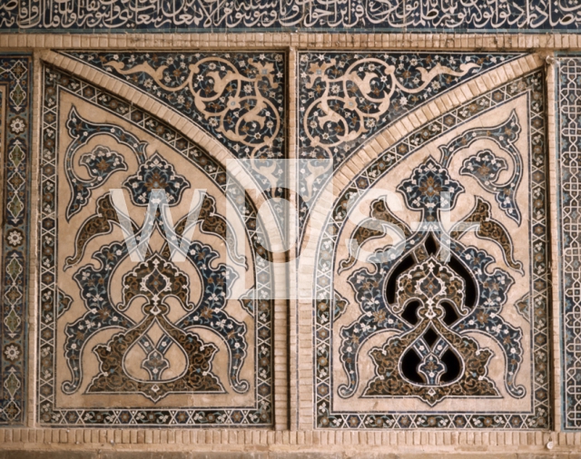 ｜ジャーメ・モスク（金曜モスク）の南イワーンの壁モザイク