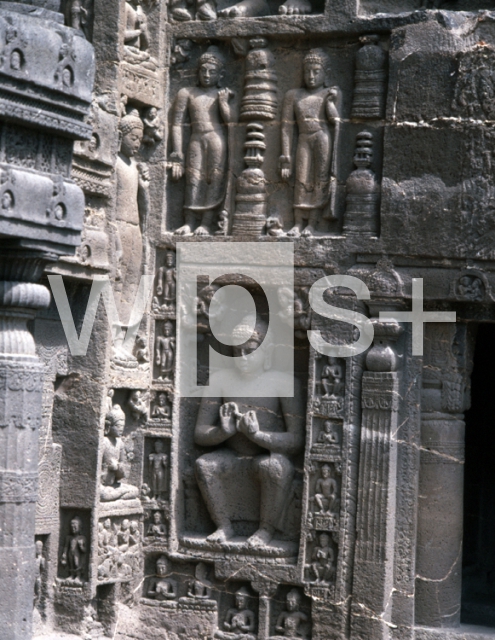｜アジャンター石窟寺院、第19窟「4つの塔と2仏立像と座仏」