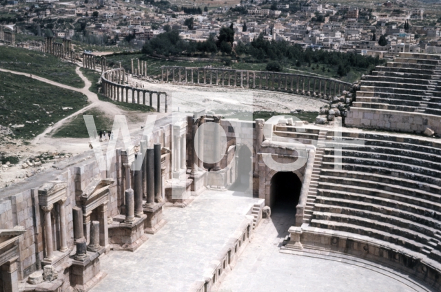 ｜ジェラシュの南側のローマ劇場と楕円形フォルム