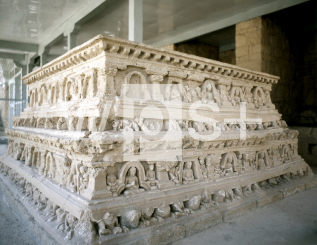 ｜タキシラ遺跡、ジョーリヤーン僧院の浮彫り