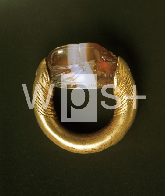 ｜サードニックスの甲虫を施した金製の指輪