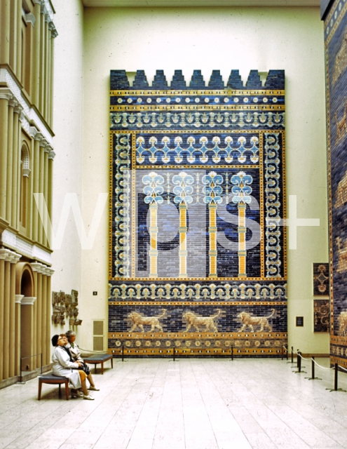 ｜玉座室を飾る彩釉大煉瓦の装飾（復元）