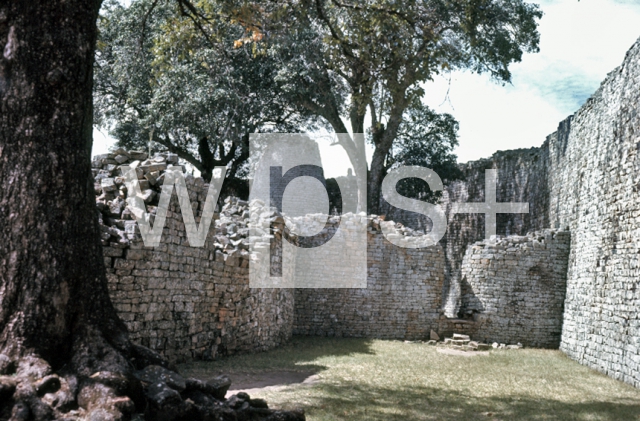｜グレート・ジンバブエ遺跡、円錐形の塔