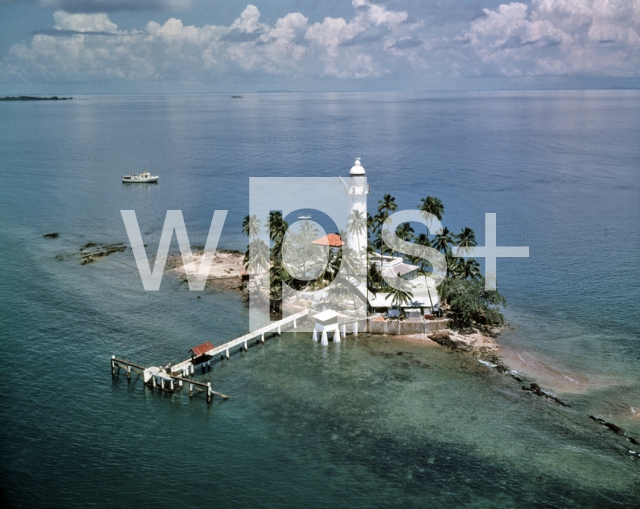 ｜シンガポール海峡の西端の島に立つラッフルズ灯台