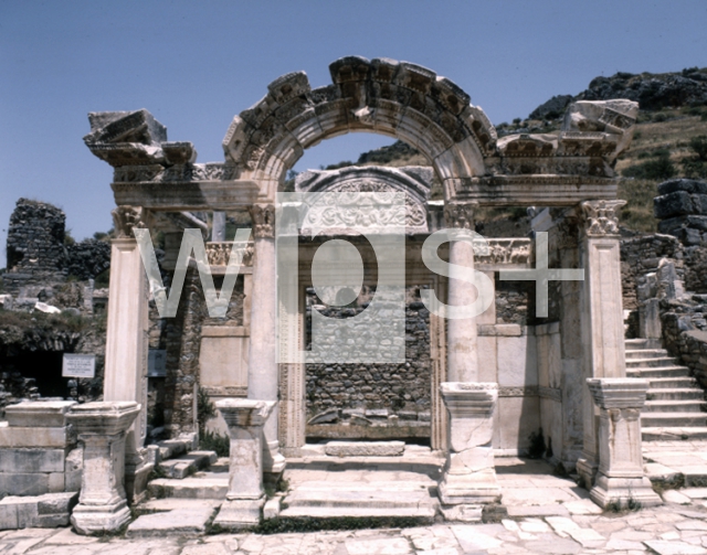 ｜エフェソス遺跡、クレテス通りのハドリアヌス神殿