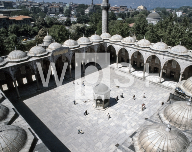 AGA Sedefhar Mehmet｜スルタンアフメト・モスク（ブルーモスク）の中庭