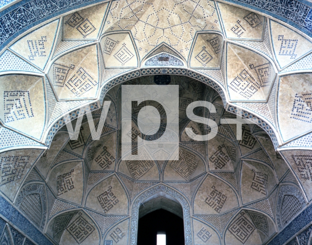 ｜エスファハーンのジャーメ・モスク（金曜モスク）の南イワーンの天井