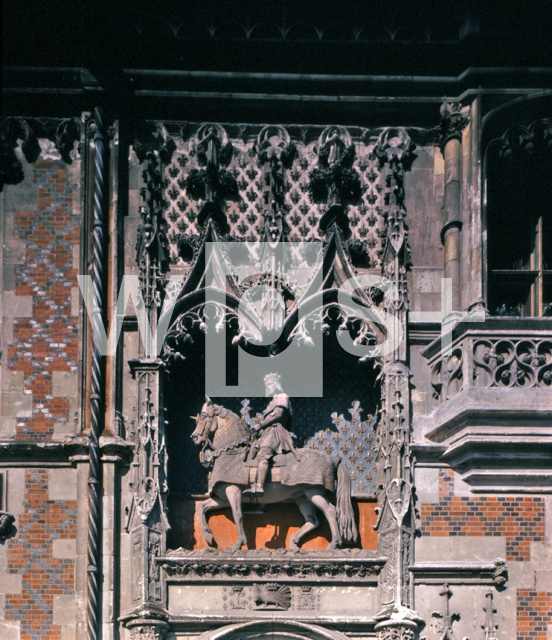 ｜ブロワ城「ルイ12世の館」入口のルイ12世騎馬像