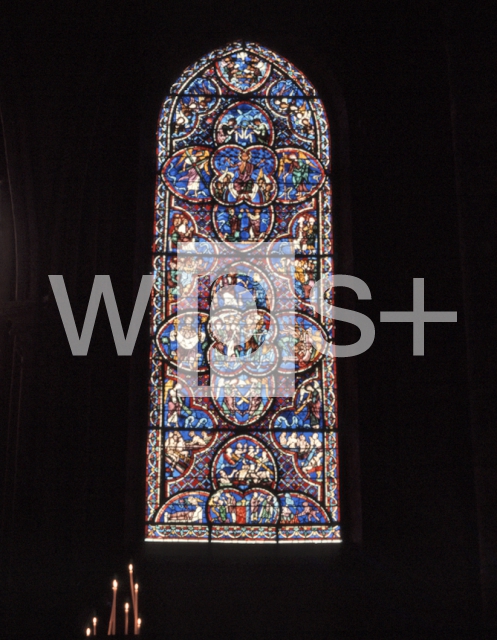｜サン＝テティエンヌ大聖堂の側廊のステンドグラス