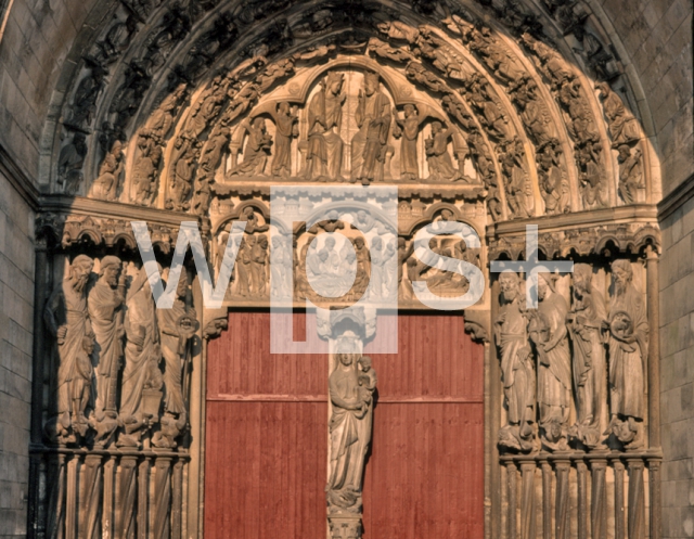 ｜ノートルダム大聖堂（ラン）の西正面中央入口の浮彫り