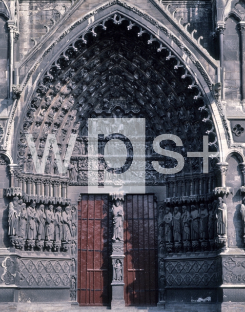 LUZARCHES Robert de｜ノートルダム大聖堂 (アミアン)の西正面扉口のティンパヌム「最後の審判」と中央柱に「美しき神」