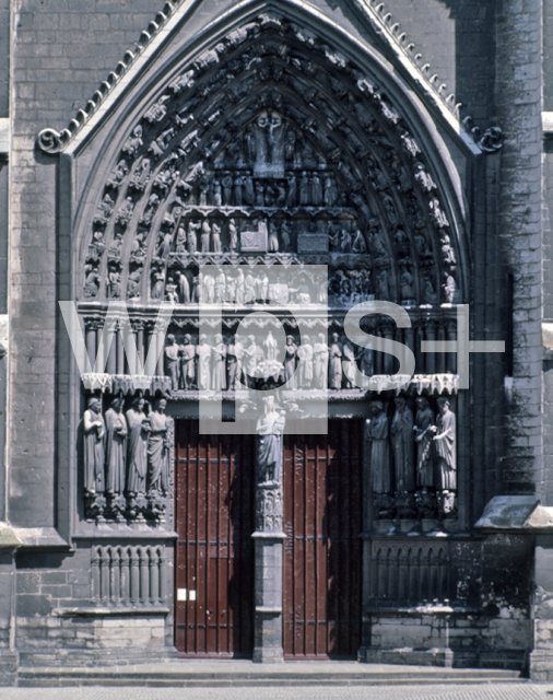 LUZARCHES Robert de｜ノートルダム大聖堂 (アミアン)の南袖廊扉口の中央柱「黄金の聖母」