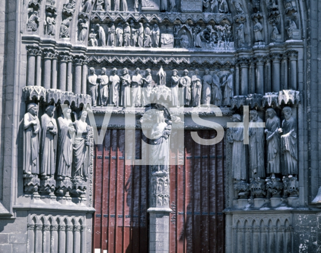 LUZARCHES Robert de｜ノートルダム大聖堂 (アミアン)の南袖廊扉口の中央柱「黄金の聖母」