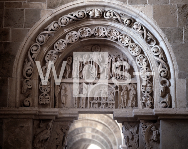 ｜サント＝マドレーヌ大聖堂のナルテックスの北扉口ティンパヌム「死後現れるキリスト、キリストの昇天」