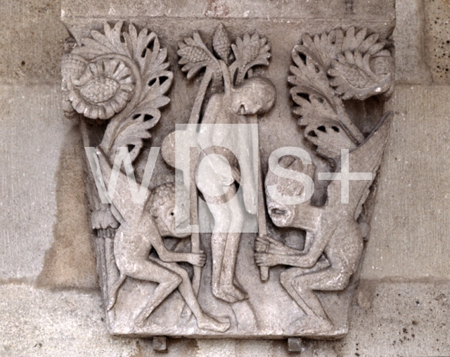 ｜サン・ラザール大聖堂の聖堂僧会堂の内陣旧在の柱頭「ユダの首吊り」
