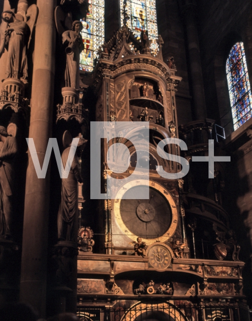 ｜ストラスブール大聖堂の南扉口上の天文時計（からくり時計）