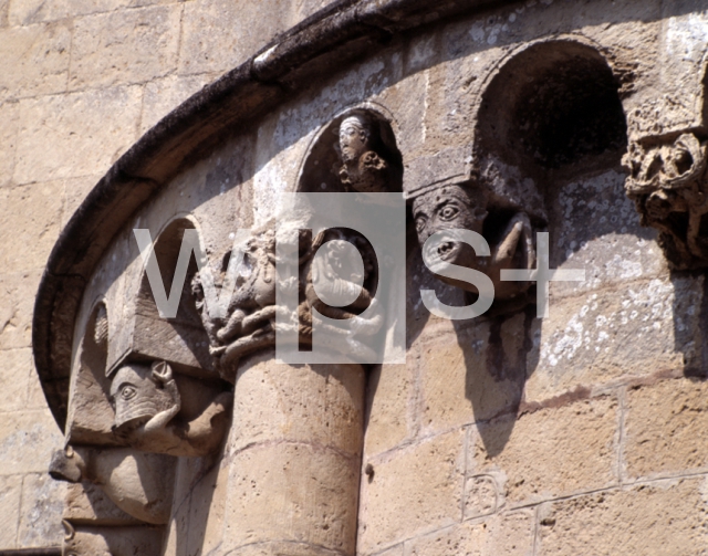 ｜サン・ピエール聖堂の南側後陣の軒蛇腹の彫刻（部分）
