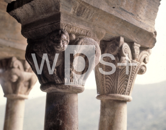 ｜セラボヌ小修道院の回廊列柱の第5柱頭