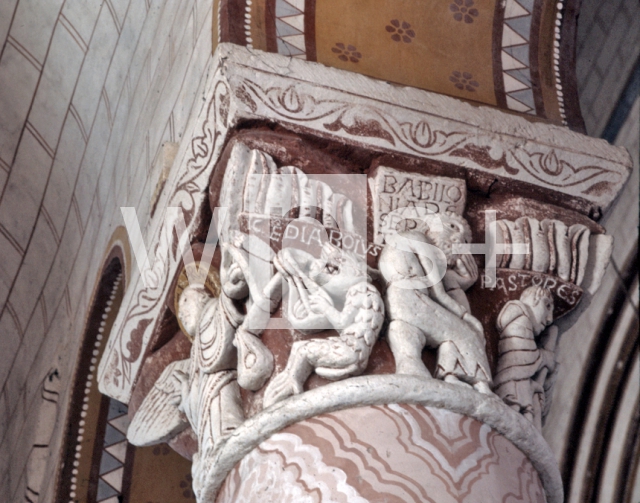 ｜サン・ピエール聖堂の内陣の柱頭