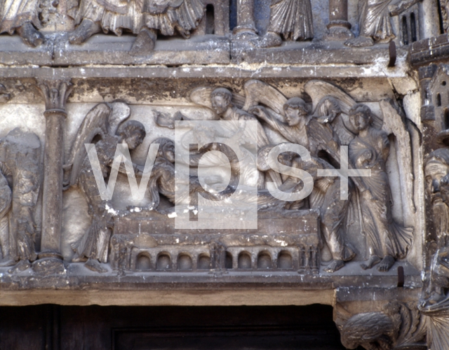 ｜ノートルダム大聖堂（サンリス）の西正面扉口「聖母の復活」