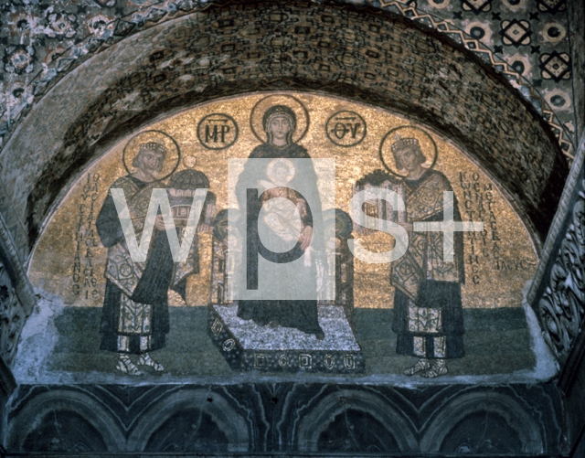｜アヤソフィア（ハギア・ソフィア大聖堂）「聖母マリアにハギア・ソフィアを捧げるコンスタンティニアヌス（左）とコンスタンティノポリスの街を捧げているコンスタンティヌス（左）」
