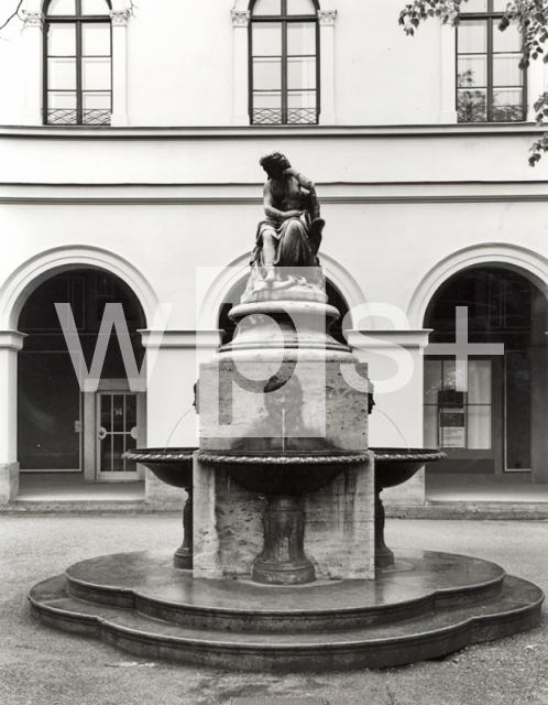 SCHWANTHALER Ludwig Michael von｜ホーフガルテンに立つニンフの泉