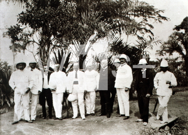 ｜コッホ、1906年東アフリカ、エンテベ（現ウガンダの都市）において