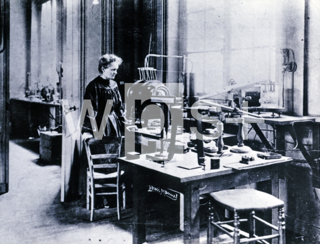 ｜キュヴィエ通りの彼女の研究室でのマリ・キュリー、1912年