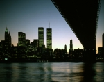 ｜ブルックリン橋の下から望むマンハッタンの夜景
