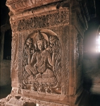 ｜パガン遺跡、ナンパヤ寺院の柱壁の浮彫り