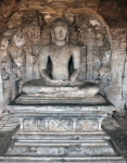 ｜ガル・ヴィハーラ寺院内部の座仏像