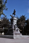 ｜ムニョス・ガメロ広場に建つマゼラン記念碑