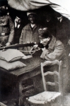 ｜大戦の前、射撃の練習をするアタテュルク、1922年