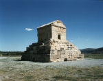 ｜パサルガダエに立つキュロス2世の墳墓