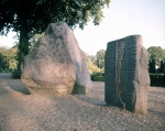 ｜ハーラル・ブロンタンの石碑「翼のないグリフィンと大蛇の戦い」