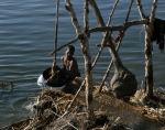 ｜ナイル川の水を手動で汲み上げる農民