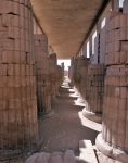 ｜ジュセル王の階段ピラミッドの周壁内陣の列柱廊東壁南端門