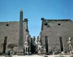 ｜ルクソール神殿の大塔門とオベリスク