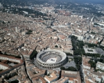 ｜ニーム中心部と古代ローマの円形競技場